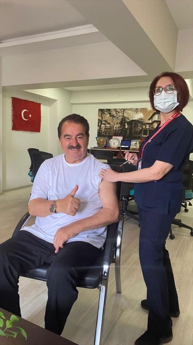 brahim Tatlses  <br>  brahim Tatlses, zmir'deki Demokrasi niversitesi Buca Seyfi Demirsoy Eitim ve Aratrma Hastanesinde 4. doz Covid 19 asn oldu.    Sosyal medya hesabnda paylamda bulunan Tatlses, "Adan korkmayn, a sizden korksun. Ohh 4. am da oldum kr" paylamnda bulundu.