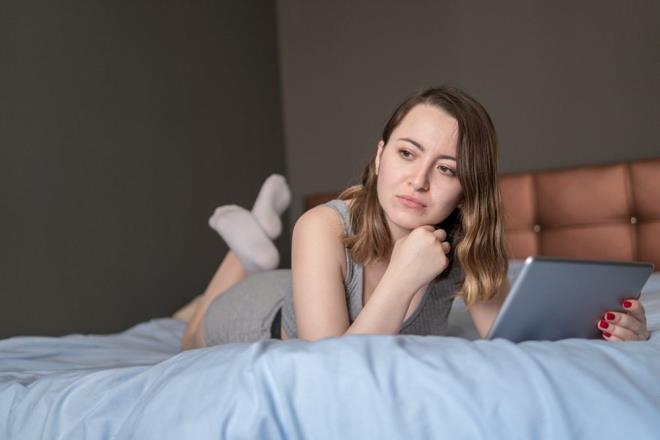 Dier taraftan alma, ,eHarmony, Bumble, Grindr veya Tinder yaygn olarak kullanlan platformlar araclyla evrimii olarak tanan iftler arasnda bir ayrm yapmad.