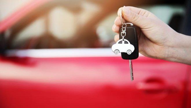 Otomotiv Distribtrleri Dernei (ODD) raporundaki bilgilere gre,  geen ay binek ve hafif ticari olmak zere toplam satlarda Fiat, 12 bin 255 adetle ilk sray ald.    Fiat' 6 bin 643 satla Ford ve 5 bin191 satla da Renault takip etti.    Peugeot 4 bin 707 satla drdnc ve Volkswagen de 4 bin 439 satla beinci srada yer ald.