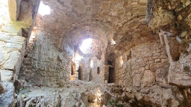 Getiimiz yl drone yardmyla kefedilen kilisenin iine ilk kez girildi.