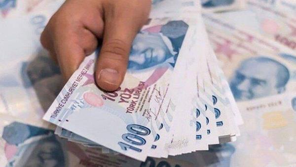 Net asgari cret nasl hesaplanyor?<br>  Asgari cret brt ve net olmak zere ikiye ayrlyor. Brt asgari cret vergiler, kesintiler ncesindeki toplam rakam ifade ederken, net asgari cret ise kesintiler sonrasnda kalan tutar ifade ediyor. Kesintiler iinde sigorta primi ii pay, isizlik sigortas primi ii pay, gelir vergisi ve damga vergisi yer alyor. Bunlarn karsnda ise asgari geim indirimi de uygulanyor.