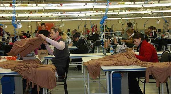 Tespit komisyonu drt kez toplanyor ve son toplantda asgari cret rakam aklanyor. 2020'de komisyonun ilk toplants 4 Aralk'ta yaplrken, son toplant da 28 Aralk'ta gerekletirilmiti. Bu sene de komisyon toplantlarnn Aralk aynda yaplmas ve ylbana doru 2022 ylna ilikin asgari cretin aklanmas bekleniyor.