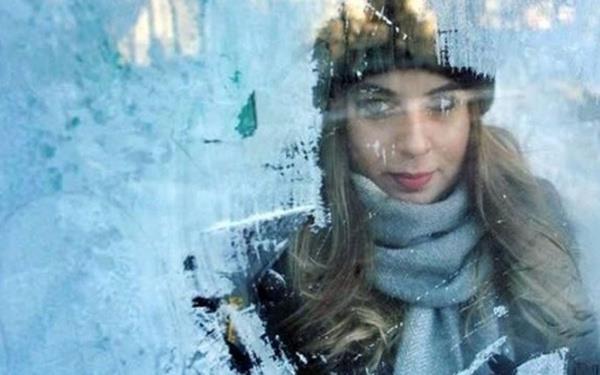 Orta ve Dou Karadeniz: Paral ve az bulutlu, zamanla ok bulutlu, akam saatlerinde Orta Karadeniz'in ky kesimlerinin, gece saatlerinde Orta Karadeniz blgesi ile Dou Karadeniz kylarnn yamur ve saanak, yer yer gk grltl saanak yal geecei tahmin ediliyor. Sabah saatlerinde Orta Karadeniz ile Dou Karadeniz'in i kesimlerinde yer yer pus ve sis hadisesi bekleniyor. Rzgarn akam saatlerinden sonra Orta Karadeniz kylarnda kuvvetli ve yer yer ksa sreli frtna eklinde (50-70 km/sa) esecei tahmin ediliyor.