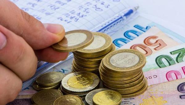 Masada 5'li forml var  <br>  5'li forml olarak nitelendirilen alma kapsamnda ise EYT sorunu zecek formller deerlendiriliyor.  Bu erevede ilk seenek daha nce de gndeme gelen bu konu bir kez daha masada. 3600 gn olan kadnsa 50, erkekse 55 yanda emekli olabilecek.