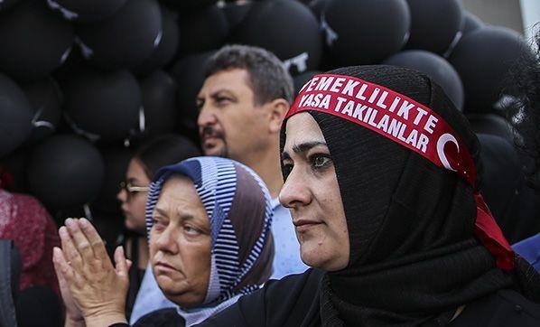 Finlandiya modeli olarak da bilinen son seenekte ise Almanya benzeri emeklilik iin gerekli koullar salanncaya kadar maa kesintisi gndemde olacak. Fakat bu modelde emeklilik artlar tamamlandnda maa eksii de tamamlanm oluyor.