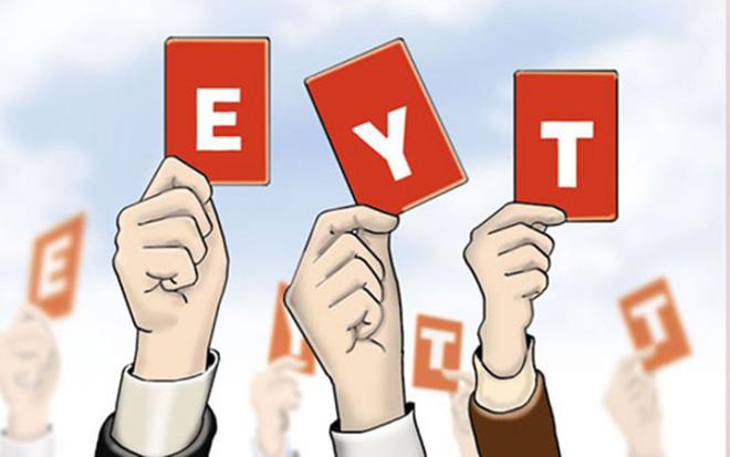 Hkmet, maliyeti yksek olduu gerekesiyle yllardr zm bulunamayan emeklilikte yaa taklanlar (EYT) iin forml arayna girdi. Yaklaan seim ncesinde hkmetin bir kereye mahsus olmak zere, sigorta prim gn saysn doldurup emekli olmak iin gerekli ya sresini bekleyenler iin bir dzenleme yapmas bekleniyor. Kulislerde konuulanlara gre bekleme sresini 2-3 yl drmeyi amalayan plana gre, prim gn saysn tamamlayanlar veya u anda emekli olmak iin 56 yan bekleyenlere 2-3 yllk bir avantaj salanacak. almayla ilgili olarak maliyet analizi yaplaca ve ka kiinin bylesi bir uygulamadan yararlanaca da deerlendirilecek.