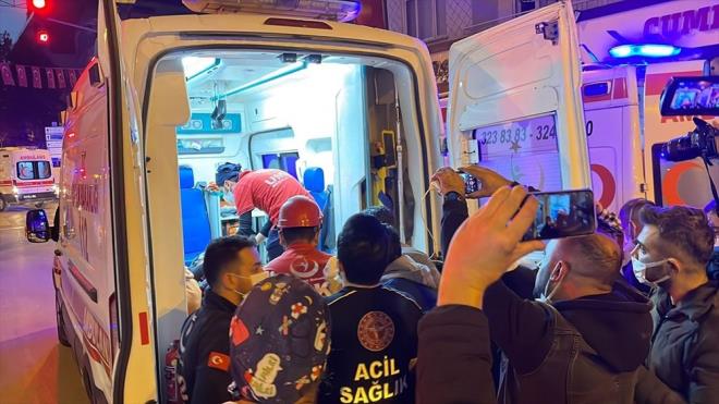 Malatya Merkez Yeilyurt ilesindeki Stmapnar Mahallesi nn Caddesi'nde bulunan ve altnda i yerleri bulunan tek katl binada kme meydana geldi.