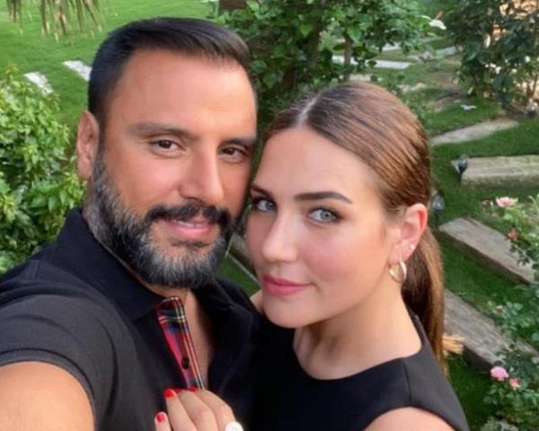 Buse Varol'un Camdaki Kz'a transfer olaca konuuluyor  <br>  2018 ylnda arkc Alian ile evlenen ve pe pee iki kez anne olunca setlere ara veren, uzun sredir ekranlarda olmayan Buse Varol, getiimiz gnlerde "Yeniden bir diziyle anlatm. nallah aralk aynda balayacam" diyerek mjdeli haberi vermiti. Sosyal medyada ortaya kan iddialarda da Buse Varol'un Camdaki Kz'a transfer olaca belirtildi.