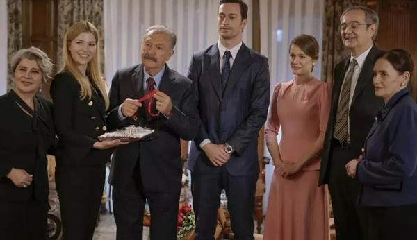 Ayrca gzel oyuncunun trafik kazas geirdii iddialar da ortaya atld. 32 yandaki Biricik, hakkndaki iddialarla ilgili sessizliini bugn bozdu.Instagram'da 3.2 milyon takipisi olan Burcu Biricik, hesabnn hikayeler blmnden yaynlad videoda "Hayr arkadalar. ok kr kaza geirmedim, ok iyiyim" ifadelerini kulland.