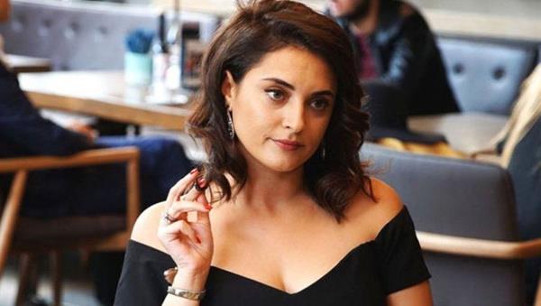 Han'n yllar nceki ak Ceylan, bir anda geri dn yapyor. nci'yi kaybetmi olan Han ise allak bulak hale geliyor. Bir sredir, dizide Ceylan'a zg Namal veya Melisa Szen isimlerinin hayat verecei konuulsa da canlandracak oyuncu belli oldu. Birsen Altunta'n haberine gre dizinin Ceylan' Aslhan Grbz olacak.