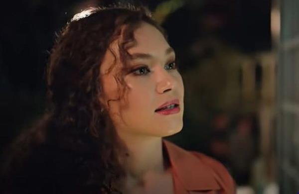 Masumlar Apartman dizisinde bir sredir Ceylan rzgar esiyor. Han'n eski sevgilisi olduu bilinen Ceylan'n gelii ailede de dengeleri deitirdi. Ekrana henz gelmeyen Ceylan ise izleyende merak uyandrmt ki Ceylan' oynayacak oyuncu belli oldu.