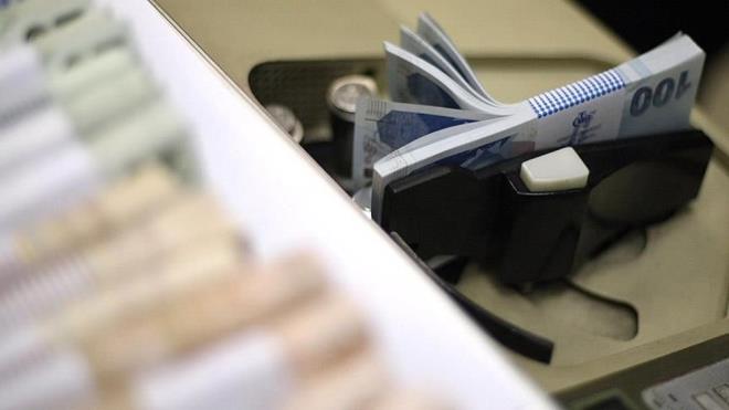 EVLLK KRAMYES KMLERE DENYOR, NASIL HESAPLANIYOR?    SGK'dan dul ve yetim ayl alrken evlenmeleri nedeniyle aylklar kesilen e, kz yetim ve anaya bir defaya mahsus aylklarn 12 ya da 24 kat ikramiye deniyor.