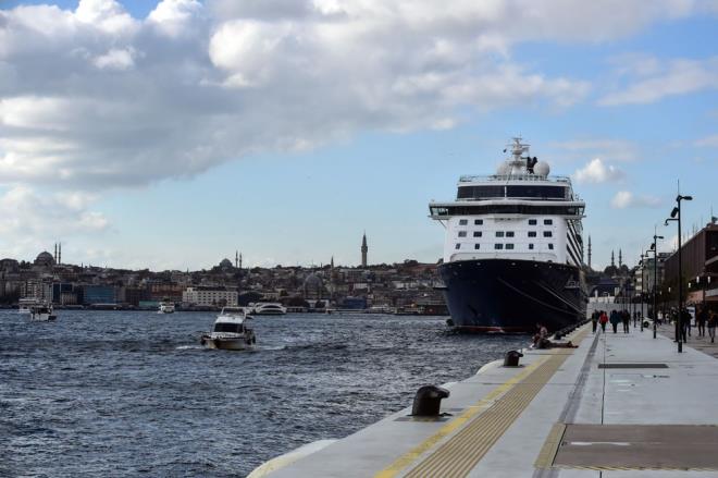 Karaky?n devam niteliinde organik bir mahalle olarak hayata geen Galataport stanbul'un, mikro hedefte Karaky?e ve Beyolu?na, makro hedefte ise lke turizmine, tantmna ve ekonomisine nemli lde katk salayacak.