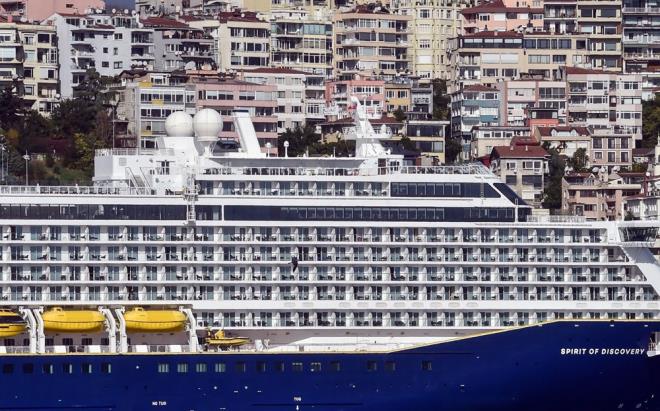 CLIA?nn (Uluslararas Kruvaziyer Hatlar Birlii) 2018 yl raporuna gre ise indi-bindi yapan bir yolcu ana liman ehrinde 376 dolar, gnbirlik seyahat eden bir yolcu 101 dolar harcyor. Bu aratrmalar kruvaziyer yolcularnn, gemiyle uradklar her lkede dier turistlerin ortalama harcamalarnn ok stnde bir dviz girdisi saladn ortaya koyuyor.