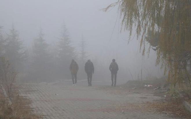 Meteoroloji Genel Mdrl tarafndan yaplan son deerlendirmelere gre: lkemiz genelinde ya beklenmiyor. kuzey ve dou kesimlerin yer yer paral bulutlu, dier yerlerin az bulutlu ve ak geecei tahmin ediliyor. Sabah ve gece saatlerinde Marmara ile i ve dou kesimlerde yer yer pus ve sis olay, i ve dou kesimlerde buzlanma ve don olay bekleniyor.