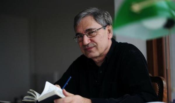 Orhan Pamuk basn aklamas yapt  <br>  Kitab hakknda iddialarla gndeme gelen Orhan Pamuk ise basn aklamas yaparak kendisini savundu. Pamuk yapt aklamada u ifadelere yer verdi:    "zerinde be yldr altm Veba Geceleri'nde imparatorluklarn kllerinden kurulan milli devletlerin kahraman kurucularna ve Atatrk'e hibir saygszlk yoktur.