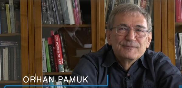 YKY'den yaplan aklamada, "lkemize Nobel Edebiyat dl?n kazandran ve yayncs olmaktan gurur duyduumuz Orhan Pamuk?un Veba Geceleri isimli roman, Mart 2021?de yaymlanm ve okurlardan byk ilgi grmtr. Romann yaym ile birlikte, romanda Atatrk? kk drc ifadelerin yer aldna dair iddialar gndeme gelmi ve Orhan Pamuk aada yer alan aklamayla iddialarn gerei yanstmadn ifade etmitir: 'zerinde be yldr altm Veba Geceleri'nde imparatorluklarn kllerinden kurulan milli devletlerin kahraman kurucularna ve Atatrk'e hibir saygszlk yoktur. Tam tersi, roman bu zgrlk ve kahraman nderlere sayg ve hayranlkla yazlmtr. Kitab okuyanlarn grecei gibi Kolaas Kmil halkn sevdii, her eyiyle olumlu bir kahramandr.' Yap Kredi Kltr Sanat Yaynclk olarak, her zaman olduu gibi, sanatn, sanatnn ve yaratcln yannda olmaya devam edeceimizi kamuoyunun bilgisine arz ederiz." ifadesi kullanld.