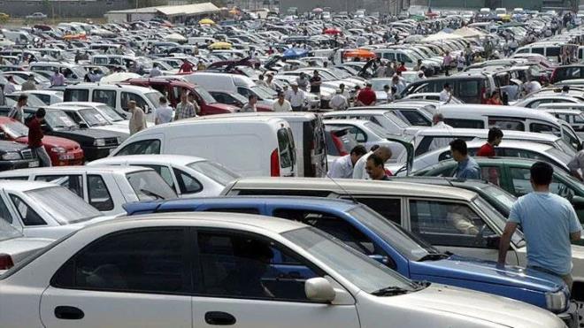 Satlar, geen yln ekim ayna gre yzde 42 azald. Bu yln 10 aynda satlar, 2020'nin ayn dnemine kyasla da yzde 24 d kaydetti. Ekimde ikinci el online satlar iinde binek aralarn pay yzde 82, hafif ticari aralarn pay yzde 18 olarak belirlendi.