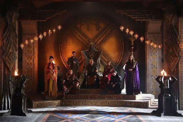 Destan?n oyuncu kadrosunda Ebru ahin, Edip Tepeli, Selim Bayraktar, Deniz Barut, Teoman Kumbaracba, Grkem Kanbolat Arslan, pek Karapnar, Elif Doan, Osman Albayrak, Burak Tozkoparan, Buse Meral, Burak Berkay Akgl, Ecem Sena Bayr, Esra Kl, Bilgi Aydomu, Ahmet Olgun Snear, Hilal Uysun, Alper Dzen ve ahin Ergney yer alyor.