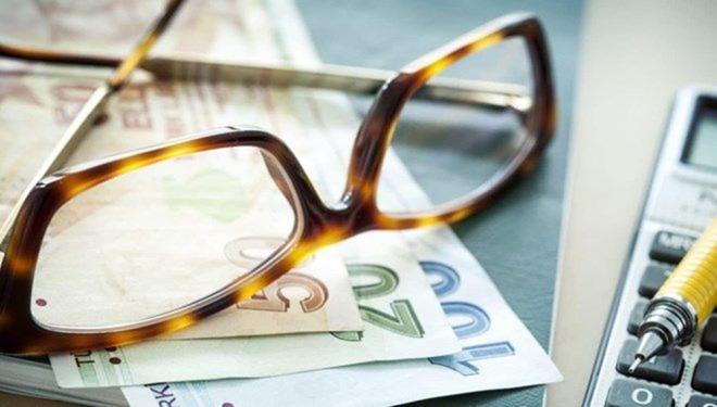 Emekliyim tm sigorta kollarna tabi olarak almaya baladm. ten ayrldmda emekli aylm tekrar nasl balanr?  <br>  Tekrar hesap edilir mi? Yeni aylk, eski ayln kesildii tarihten sonra aylklara yaplacak artlar uygulanarak yeni aylk balang tarihi itibaryla bulunan tutar ile emeklilik sonras almaya ait ksmi ayln toplamndan oluur.