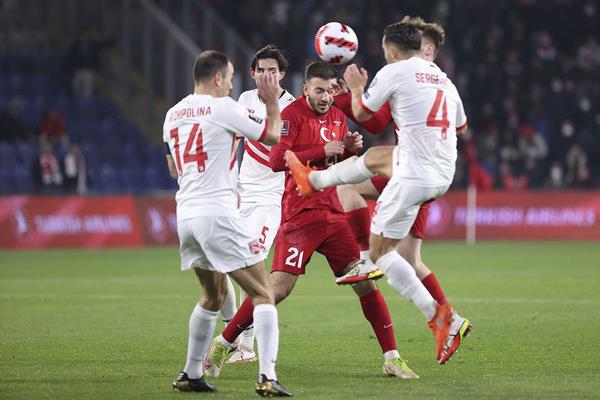 Dnya Kupas'na nasl gideriz? te ihtimaller...    1. HTMAL: Trkiye Karada' yenerse, Hollanda-Norve mann sonucunu bekleyecek. Norve bizimle ayn skor veya 1 fazla farkla Hollanda'y yenerse Ay-Yldzl ekibimiz dorudan 2022 Dnya Kupas'na gidecek.