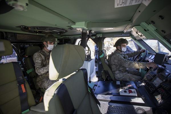 nsansz hava arac keif ve gzlemin yan sra otonom uuuyla tad mhimmat hedefe gnderip belirlenen bir mesafede patlatma zelliine de sahip.