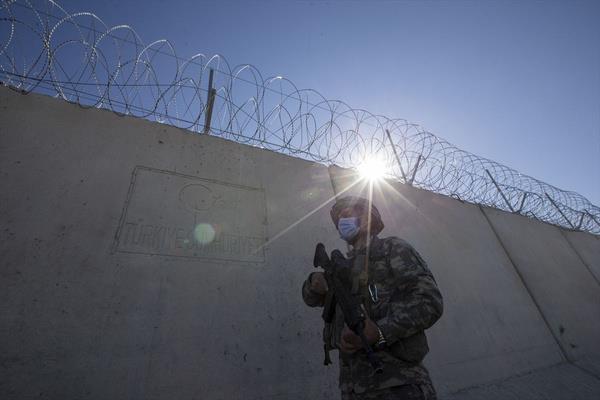 Hudut Kartallar'nn snr hattndaki en byk destekilerinden yerli zrhl personel tayc 'Vuran' ve 'Kirpi 2' blgede emniyetli ve sratli ekilde devriye atmasna byk kolaylk salyor.