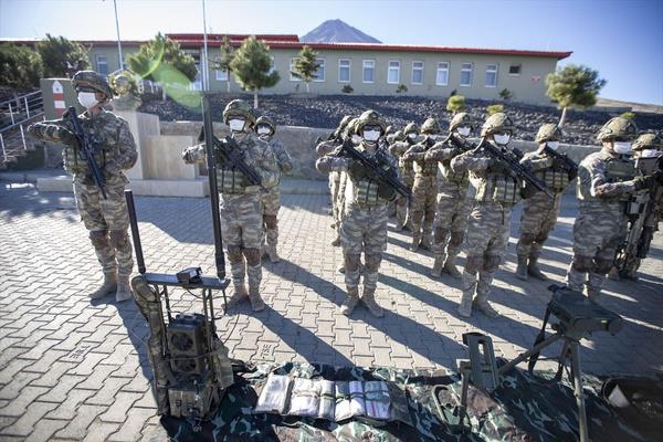 TSK'nn gz ve kula olan milli retim insansz hava arac 'Gzc' de Ar ve Idr'n ran srnda alan taramasnn emniyetli ve hzl ekilde gerekletirmesini salyor.