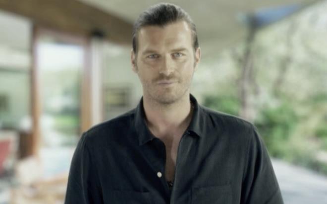 nl oyuncu Kvan Tatltu baba olma heyecan yayor. Yakkl oyuncu Kvan Tatltu'un ei Baak Dizer'in hamile olduu, iftin bebek bekledii haberi sosyal medyay sallad. nternette yayn yapan magazin haber sayfalarna den kulis haberin yaylmasyla nl iftin takipileri, hayranlar ve sevenleri pe pee yorumlarla sevinlerini dile getirdi.