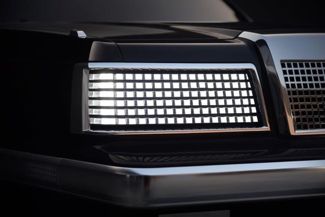 Hyundai, yeni konsept modelinde de Parametrik Piksel d aydnlatma ve Napa deri demelerle hazrlanm bir i mekan sunuyor. Ultra modern, elektrikli bir otomobil konsepti olarak dikkat eken ara, retro bir tasarma sahip.