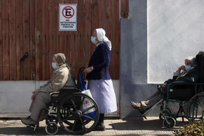  Sinovac dozu, iki Pfizer/BioNTechdozuna (yzde 97) ve iki AstraZeneca/Oxford dozuna (yzde 95) kyasla yzde 85 ile youn bakm nitesine kabule kar daha az etki salad.