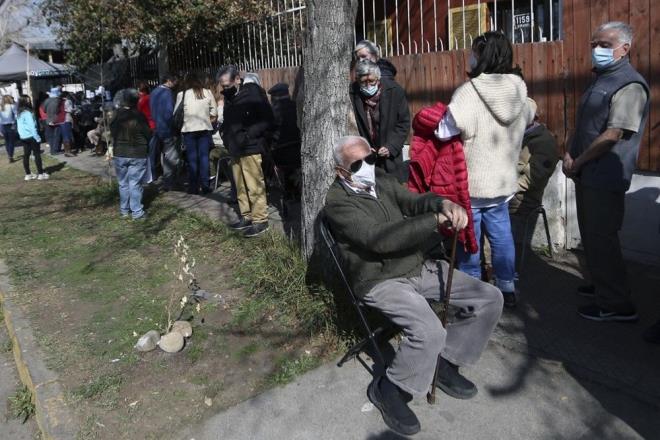 Covid-19'dan youn bakm nitesine (YB) kabuln nlenmesinde ise Sinovac ile ift alananlara uygulanan ek AstraZeneca/Oxford dozu yzde 99, ek Pfizer dozu yzde 93 ve ek Sinovac dozu yzde 85 etkili oldu.