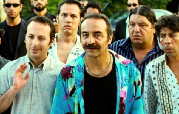 Filmde Erdoan, barolleri Kvan Tatltu, Ezgi Mola ve Bensu Soral ile paylamt.