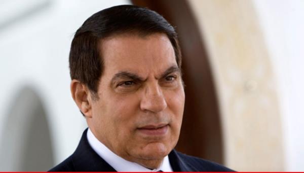 Zeynel Abidin Bin Ali-Tunus ‘Kand�r�ld�m, g�revdeyim’ Tunus’un 24 y�ll�k Devlet Ba�kan� Zeynel Abidin Bin Ali, 2010 y�l�n�n aral�k ay�nda �niversite mezunu bir i�siz gencin kendisini ate�e vermesi ile tetiklenen halk isyan�n�n ard�ndan 14 Ocak 2011’de y�netimi b�rakarak e�iyle birlikte Suudi Arabistan’a ka�t�.