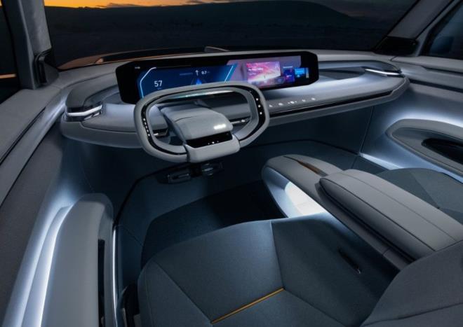 Konsept aracn i ksmnda dardaki keskin izgilere yer verilmemi. Arata 27 inlik src bilgi ve multimedya ekran birleik halde yer alyor.