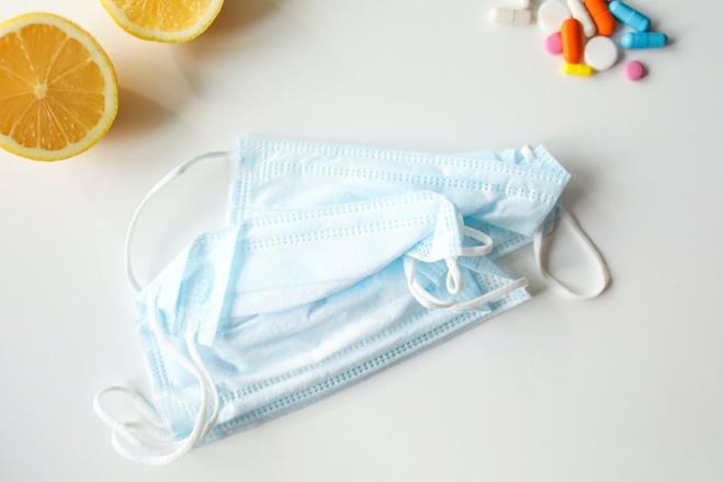 almann yazarlar, "Bu sistematik inceleme, el ykama, maske takma ve fiziksel mesafeyi de ieren eitli kiisel koruyucu ve sosyal nlemlerin Covid-19  insidansnda azalma ile ilikili olduunu gsteriyor" dedi.