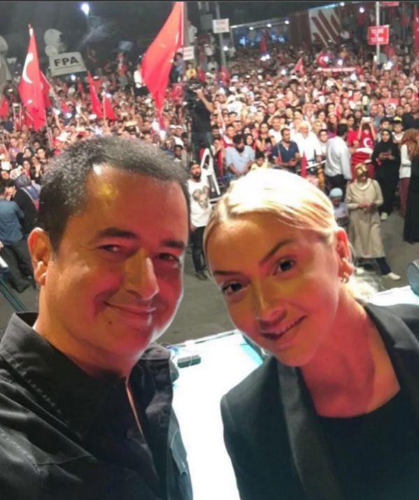 Acun Ilcal gelen sorulara "Hadise'yi ok seviyorum. O Ses Rap'te var zaten" dedi.