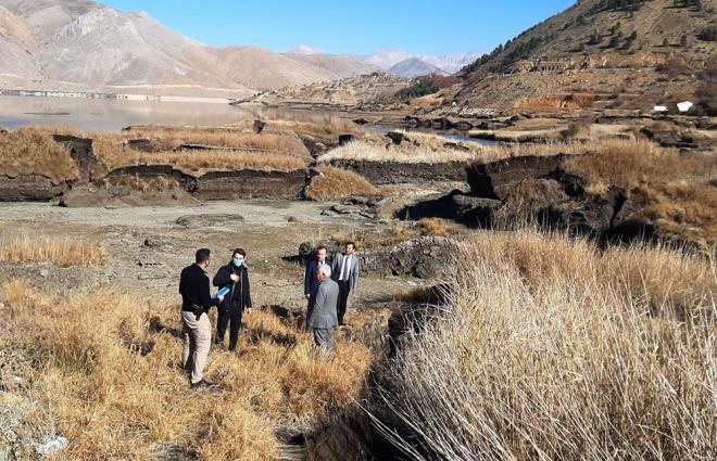 KARBONDOKST HAPSEDYOR    Yzen adalar oluturan bitkisel yapnn iinde bulunan organik karbonlarn atmosferdeki karbondioksitleri tuttuu ortaya kt.    Bilim adamlarnn yapt aratrmada, 50 metre apnda, 4 metre derinlie sahip bir ada iinde bulunan organik karbonlar sayesinde atmosferdeki 11 ton karbondioksitin hapsedildii ve atmosferi koruduu belirlendi.