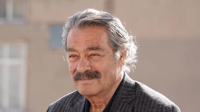 Mula'nn Ortaca ilesinde aniden rahatszlanan nl sanat Kadir nanr, ambulansla Denizli'ye getirildi.