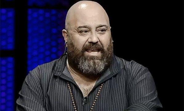 Flalarn patlamasyla byk ok yaayan Sivriolu'nn ofr, 3 milyonluk spor bir araca arpt.