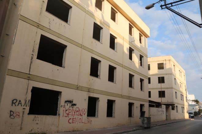 Antalya?da 15 Temmuz hain darbe giriimi sonrasnda kapatlan Fethullah Terr rgt'ne (FET) ait yurt madde bamllarnn ve bimekan ahslarn meskeni haline geldi.