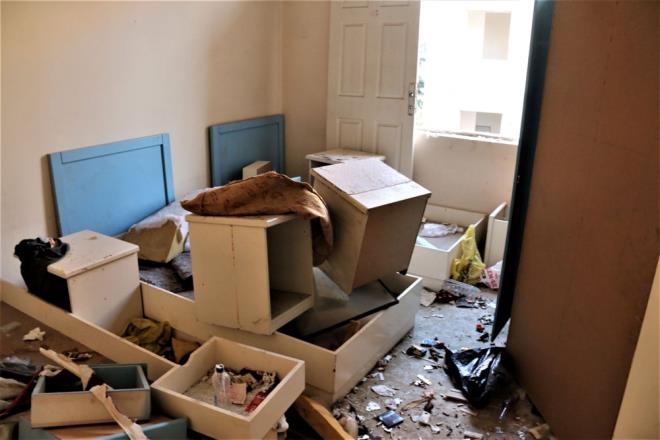 Muratpaa ilesi Yksekalan Mahallesi?nde bulunan 3 katl yurdun ierisinde bulunan malzemeler ise hrszlar tarafndan adeta yamaland.