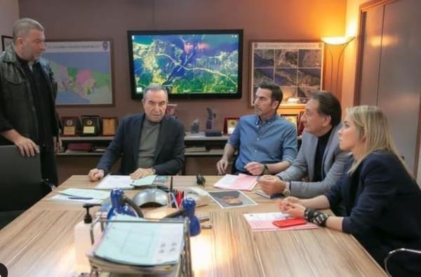 Ergin, "Yaam Boyu Onur dl"nn sahibi olduu gecede esprili yantlar ve glmseyen yz ile enerjisinden asla bir ey kaybetmediini de belli etti.