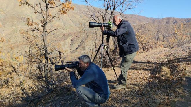 Kylerdeki ta evlerin sonbahar renkleriyle btnletii esiz manzara, zellikle doa fotoraflarnn ve gezginlerin ilgisini ekiyor.