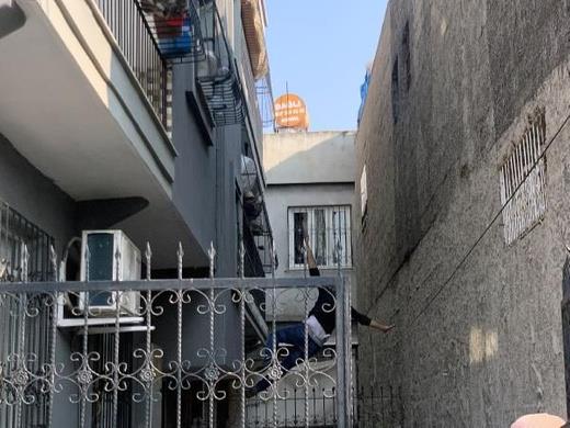 Salk ekibi, hafif yaralanan Ali . ile Ufuk A.?y ilk mdahalelerinin ardndan ambulansla Seyhan Devlet Hastanesi?ne gtrd.