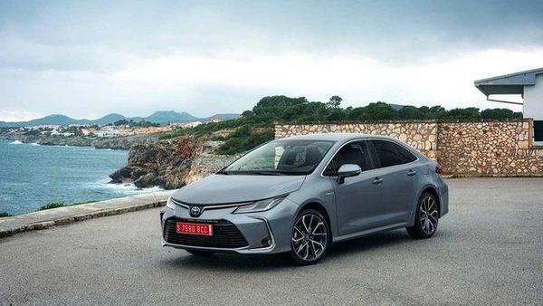 Toyota Corolla (50 Litre) - 485 TL'ye deposu dolacak