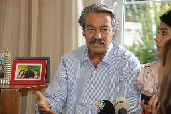 Bugnden bir anekdot: Kadir, doktorlarn Nrolog ada Erdoan ve Psikiyatrist Osman zdel ile sohbet ederken 'Sevgi emektir sznn doruluunu bir kez daha anlyorum' dedi. Sevgi Emektir."