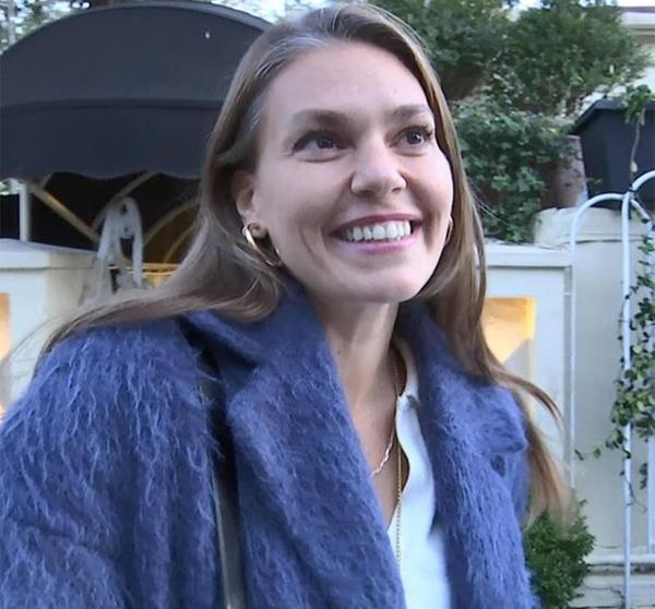 Son olarak final yapan 'Babil' dizisinde rol alan oyuncu, gelen teklifleri deerlendiini belirterek, "u an bahsedeceim bir ey yok, bakyorum" aklamasn yapt.