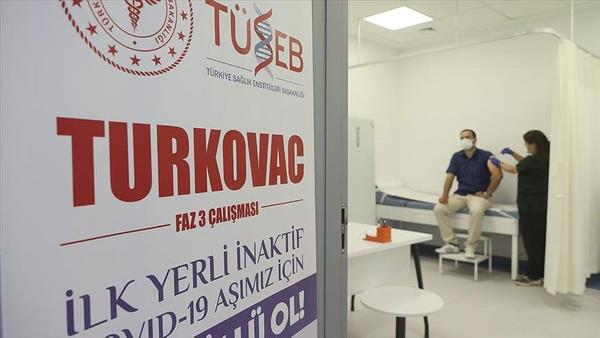 Bu s�recin olumlu sonu�lanmas� durumunda a��n�n seri �retimine ge�ilecek. Sa�l�k Bakanl���, TURKOVAC'�n seri �retiminin T�rkiye'de iki tesiste y�r�t�lmesini planl�yor.