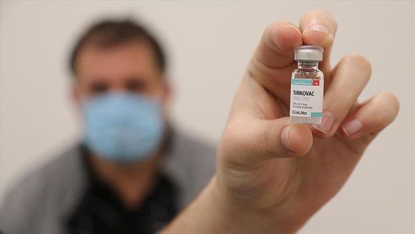 Buna g�re, yerli a�� aday� TURKOVAC i�in �ncelikle ba�vurunun �n de�erlendirmesi yap�lacak. Bu a�ama bitti�inde ise a��yla ilgili y�r�t�len �al��malar�n sonu�lar�na odaklan�lacak ve kapsaml� de�erlendirme s�reci ba�layacak. De�erlendirme a�amas�nda a��n�n yarar/risk dengesi, klinik verileri, halk sa�l���na faydalar� gibi k�staslar bilimsel ve uluslararas� standartlara g�re ele al�nacak.